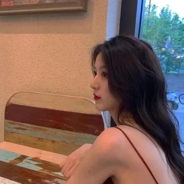 派遣女公关彩华